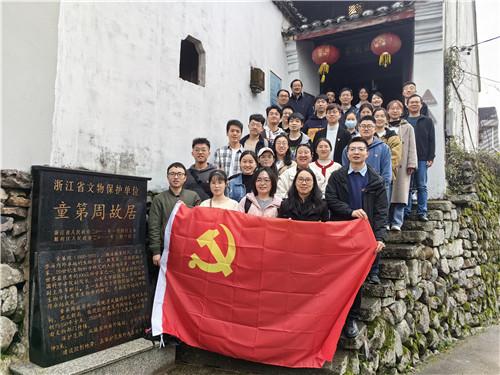 济南市体育局组织参观“德润家庭 清廉济南”漫说家风展